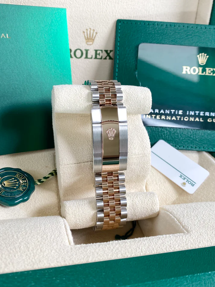 RLX Datejust 41mm 126331 Silver Fluted Motif Dial Two Tone Stainless Steel & 18K Rose Gold Jubilee Bracelet Men's Watch