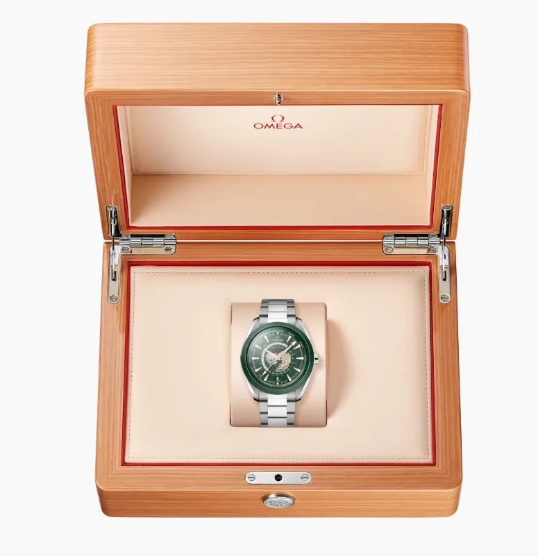 Omega AQUA TERRA 150M CO‐AXIAL MASTER CHRONOMETER GMT WORLDTIMER 43 MM