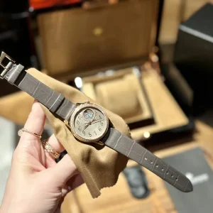 Vacheron Constantin Égérie Moon Phase 8005F/000R-B498 37MM Replica VC035